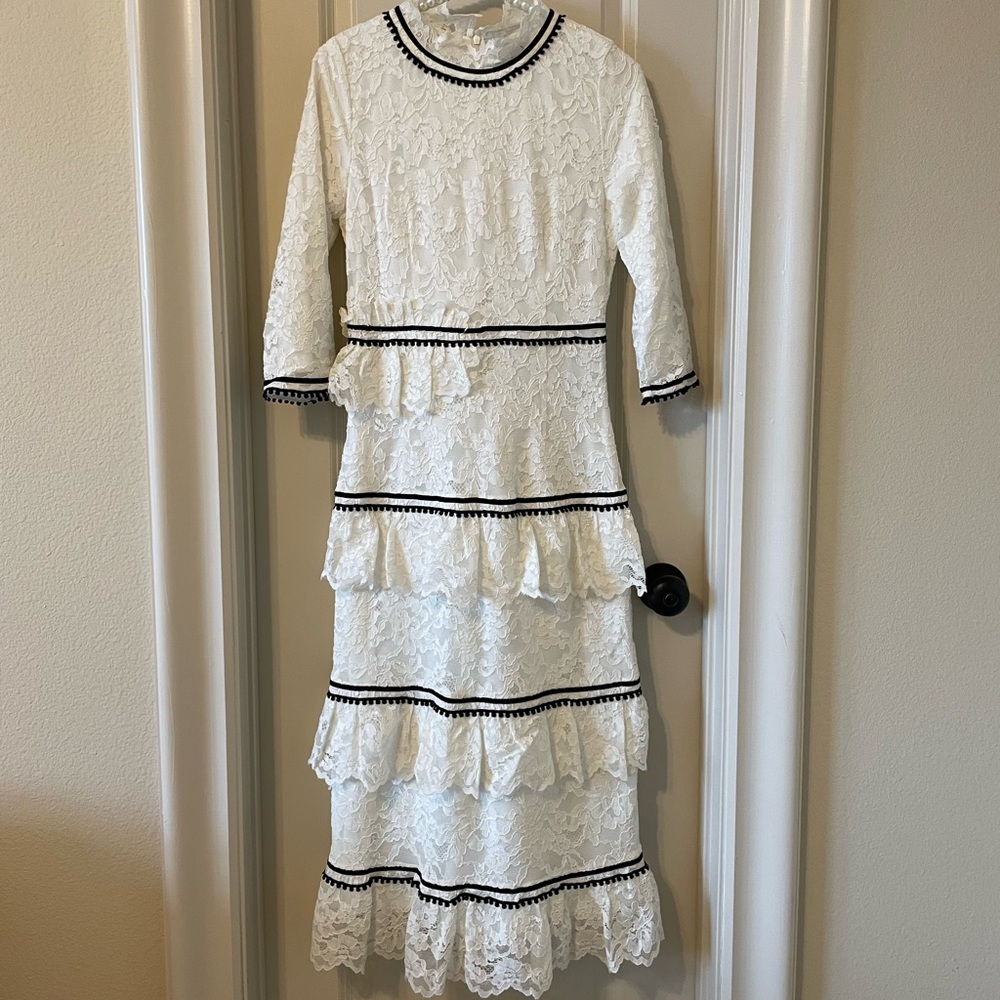 Dainty Jewell’s Black / White Lace Ruffle Dress size small